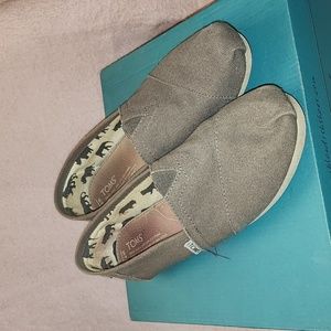 Women's Tom's- size 7.5